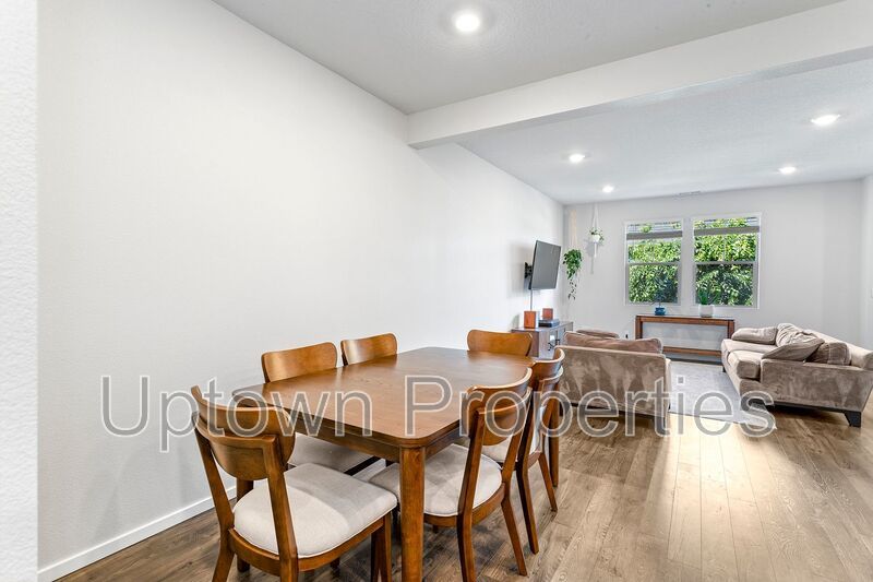 3BD 2.5BA + Townhouse w/2-Car Garage + AC property image