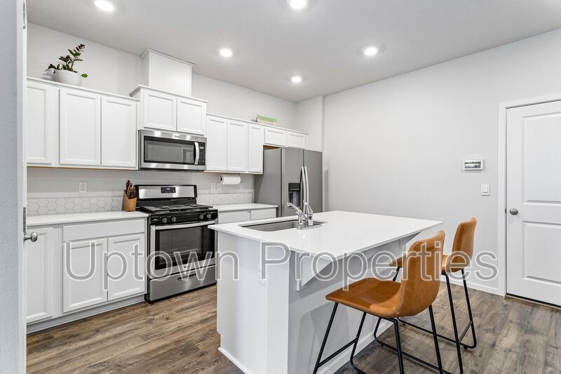 3BD 2.5BA + Townhouse w/2-Car Garage + AC property image