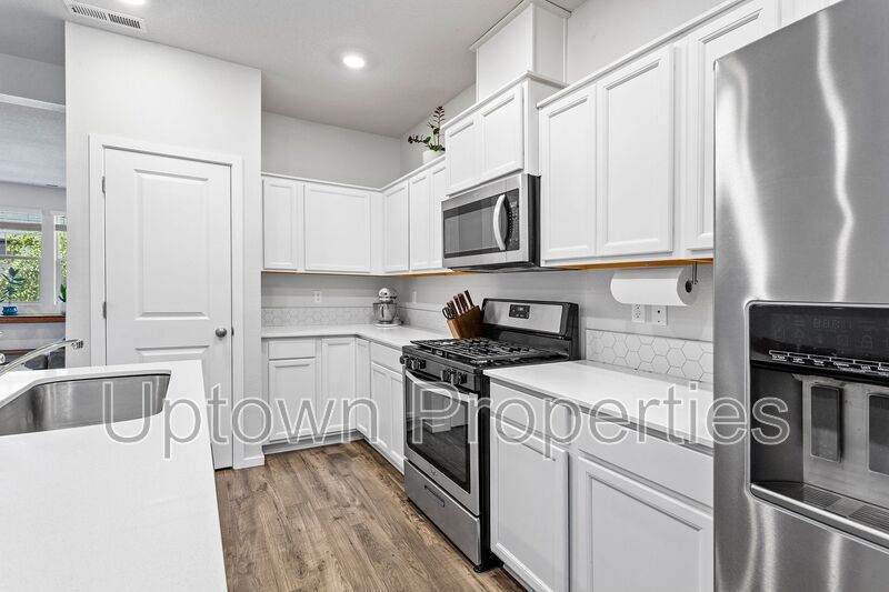3BD 2.5BA + Townhouse w/2-Car Garage + AC property image