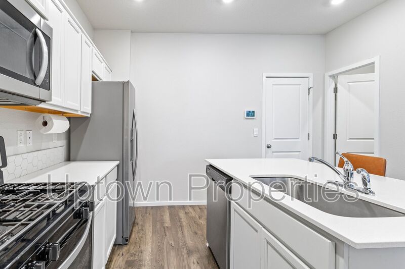 3BD 2.5BA + Townhouse w/2-Car Garage + AC property image