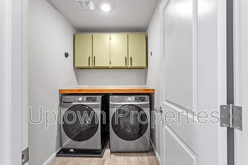 3BD 2.5BA + Townhouse w/2-Car Garage + AC property image