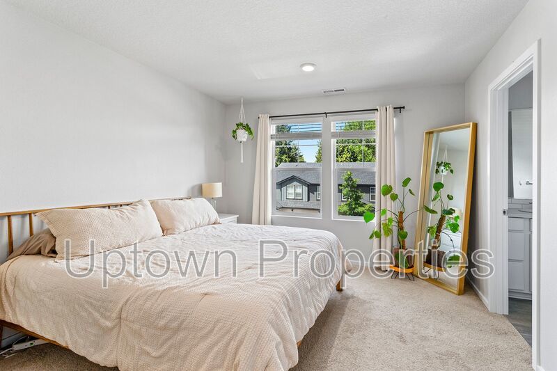 3BD 2.5BA + Townhouse w/2-Car Garage + AC property image