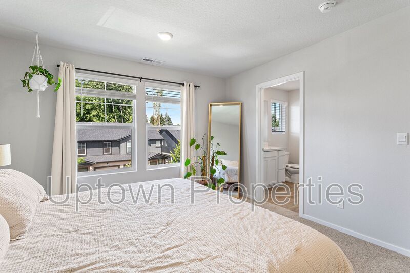 3BD 2.5BA + Townhouse w/2-Car Garage + AC property image