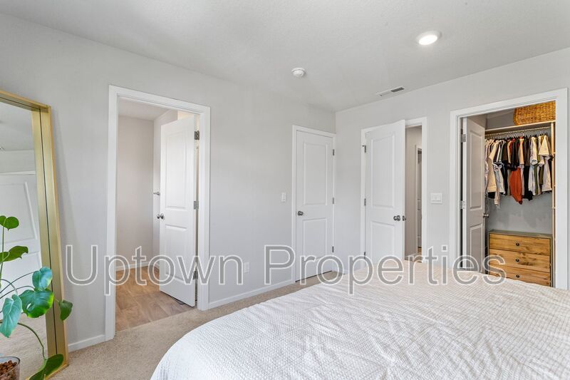 3BD 2.5BA + Townhouse w/2-Car Garage + AC property image