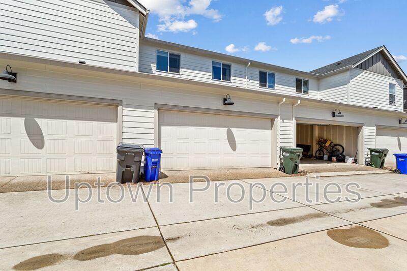 3BD 2.5BA + Townhouse w/2-Car Garage + AC property image