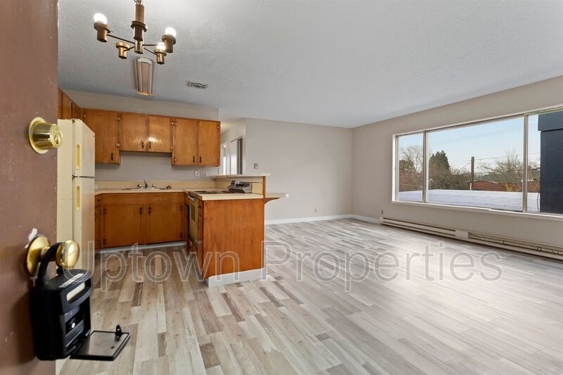 Charming 2BD/1BTH apartment unit near Powell Park! property image