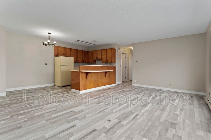 Charming 2BD/1BTH apartment unit near Powell Park! property image