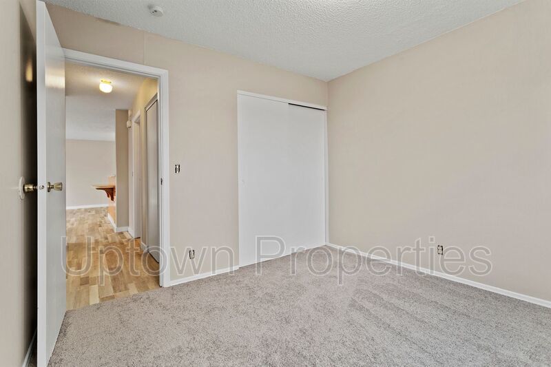 Charming 2BD/1BTH apartment unit near Powell Park! property image