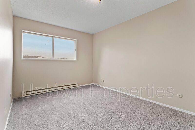 Charming 2BD/1BTH apartment unit near Powell Park! property image