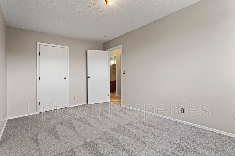 Charming 2BD/1BTH apartment unit near Powell Park! property image
