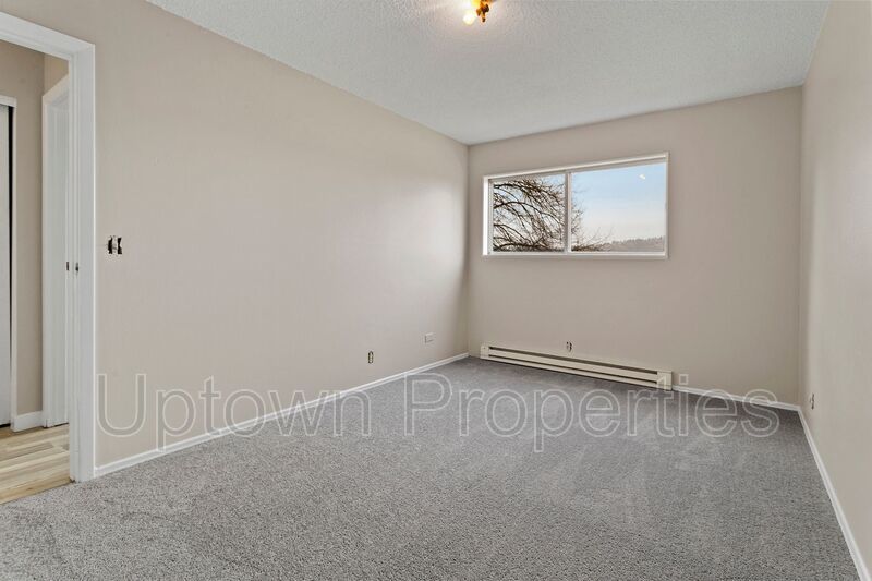 Charming 2BD/1BTH apartment unit near Powell Park! property image