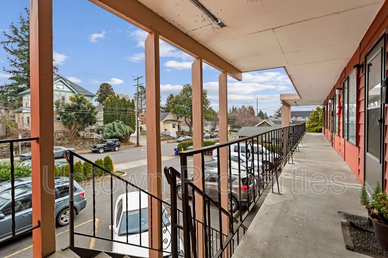 Charming 2BD/1BTH apartment unit near Powell Park! property image