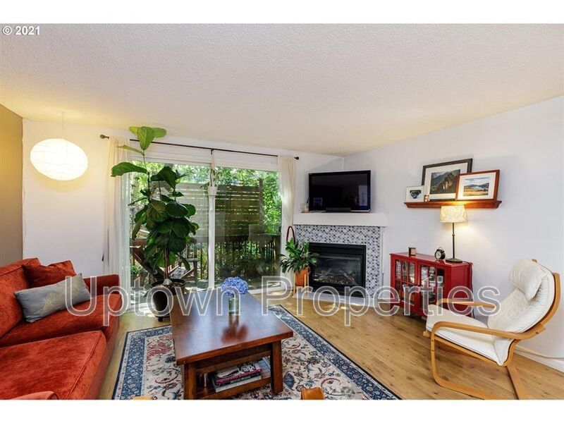 3BD 1.5BA + Townhouse w/2-Car Garage + AC + Fenced Yard + Garage + Fireplace property image