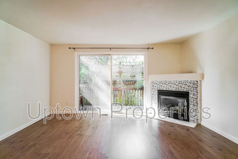 3BD 1.5BA + Townhouse w/2-Car Garage + AC + Fenced Yard + Garage + Fireplace property image