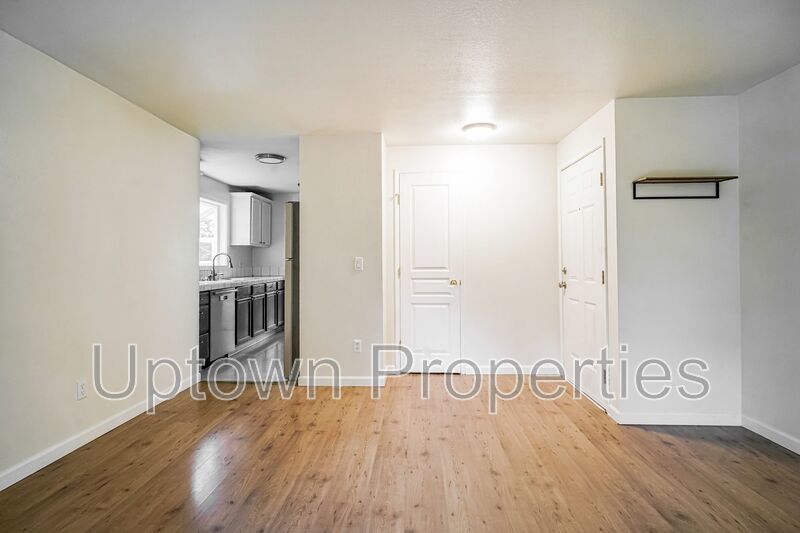 3BD 1.5BA + Townhouse w/2-Car Garage + AC + Fenced Yard + Garage + Fireplace property image