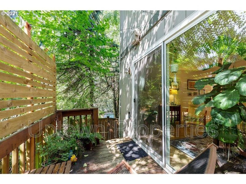 3BD 1.5BA + Townhouse w/2-Car Garage + AC + Fenced Yard + Garage + Fireplace property image