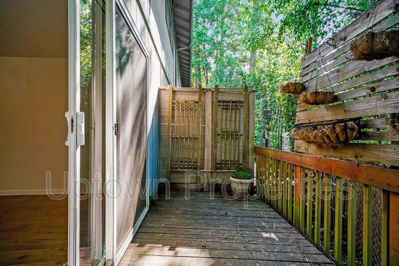 3BD 1.5BA + Townhouse w/2-Car Garage + AC + Fenced Yard + Garage + Fireplace property image