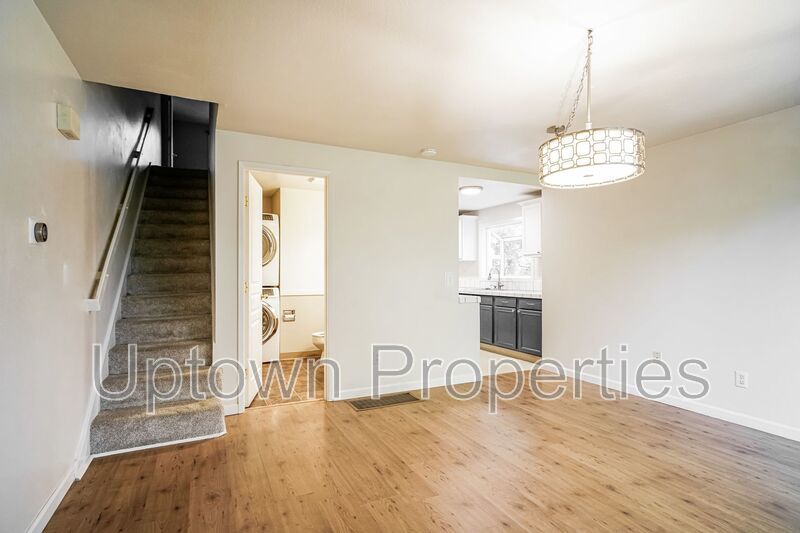 3BD 1.5BA + Townhouse w/2-Car Garage + AC + Fenced Yard + Garage + Fireplace property image