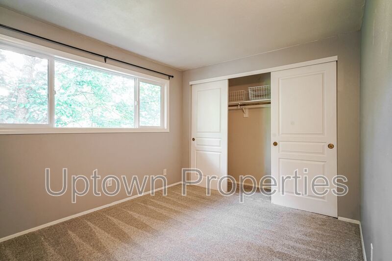 3BD 1.5BA + Townhouse w/2-Car Garage + AC + Fenced Yard + Garage + Fireplace property image