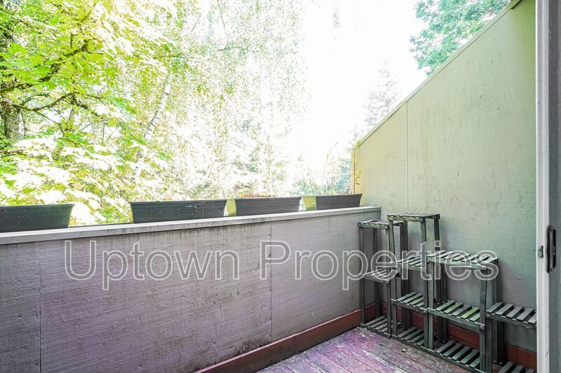 3BD 1.5BA + Townhouse w/2-Car Garage + AC + Fenced Yard + Garage + Fireplace property image