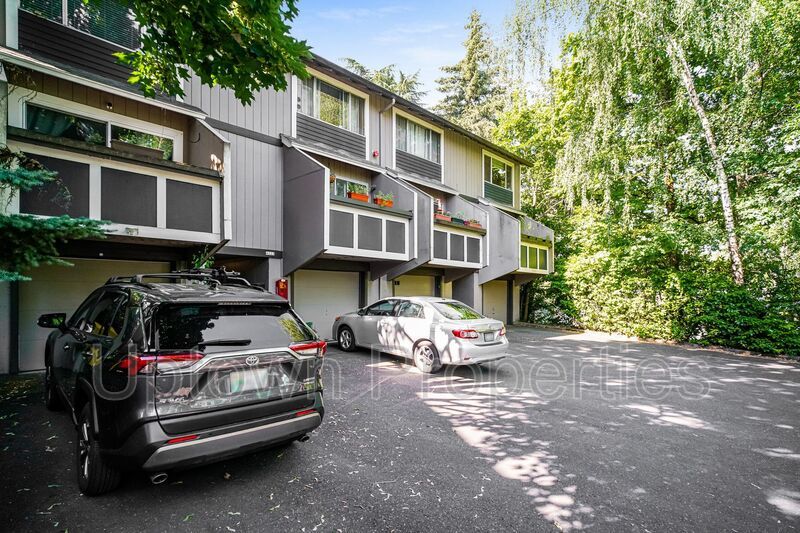 3BD 1.5BA + Townhouse w/2-Car Garage + AC + Fenced Yard + Garage + Fireplace property image