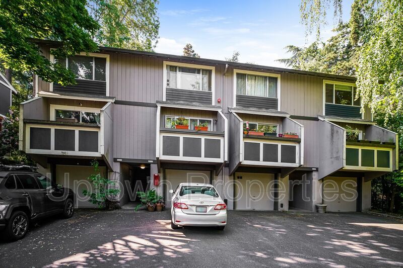3BD 1.5BA + Townhouse w/2-Car Garage + AC + Fenced Yard + Garage + Fireplace property image