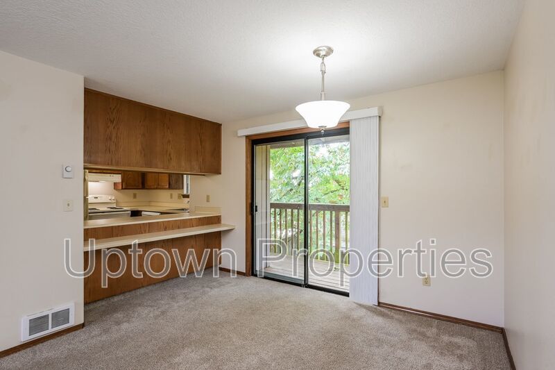 Hillsdale/OHSU 2-bed 1.5-bath Townhome style duplex + W/D + Parking included! property image