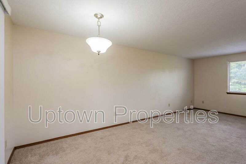 Hillsdale/OHSU 2-bed 1.5-bath Townhome style duplex + W/D + Parking included! property image