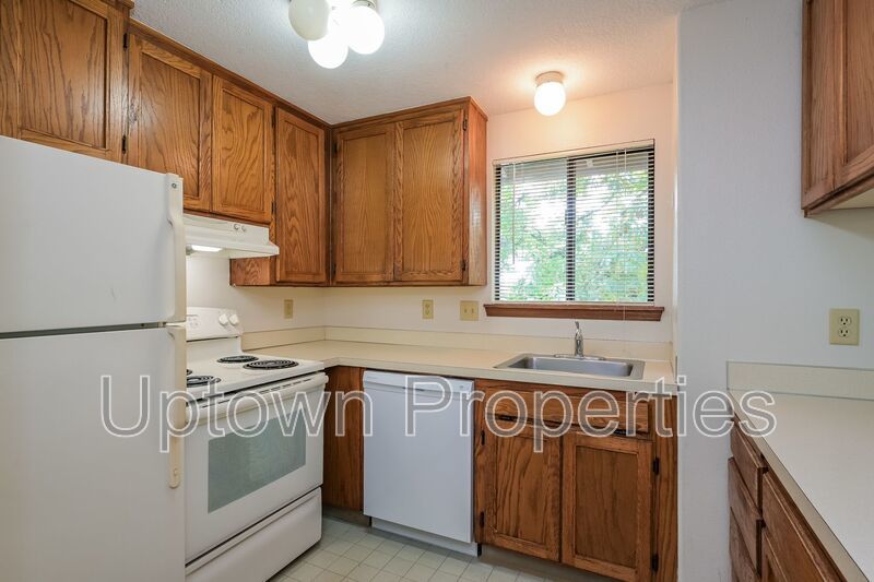 Hillsdale/OHSU 2-bed 1.5-bath Townhome style duplex + W/D + Parking included! property image