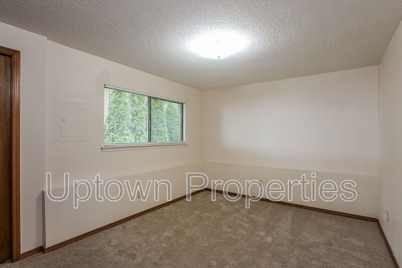 Hillsdale/OHSU 2-bed 1.5-bath Townhome style duplex + W/D + Parking included! property image