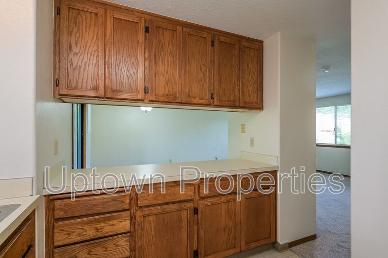Hillsdale/OHSU 2-bed 1.5-bath Townhome style duplex + W/D + Parking included! property image