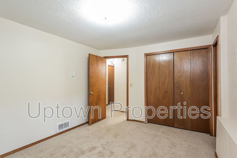 Hillsdale/OHSU 2-bed 1.5-bath Townhome style duplex + W/D + Parking included! property image