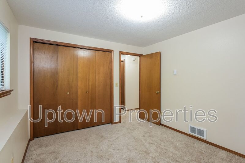 Hillsdale/OHSU 2-bed 1.5-bath Townhome style duplex + W/D + Parking included! property image