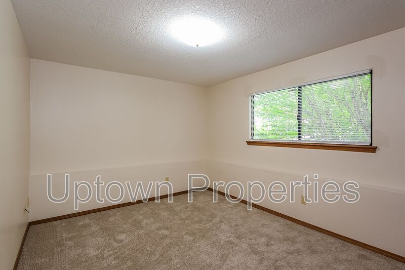 Hillsdale/OHSU 2-bed 1.5-bath Townhome style duplex + W/D + Parking included! property image