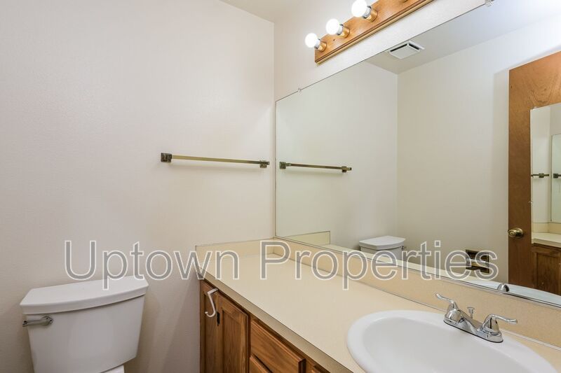 Hillsdale/OHSU 2-bed 1.5-bath Townhome style duplex + W/D + Parking included! property image