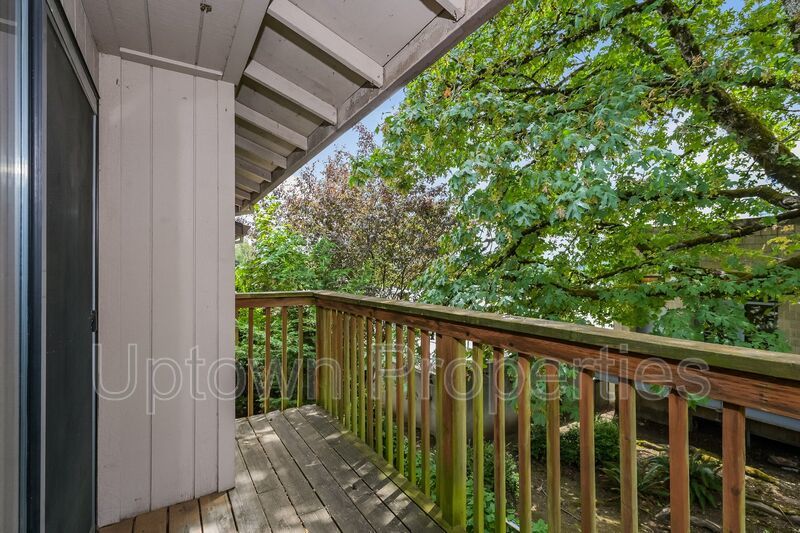 Hillsdale/OHSU 2-bed 1.5-bath Townhome style duplex + W/D + Parking included! property image