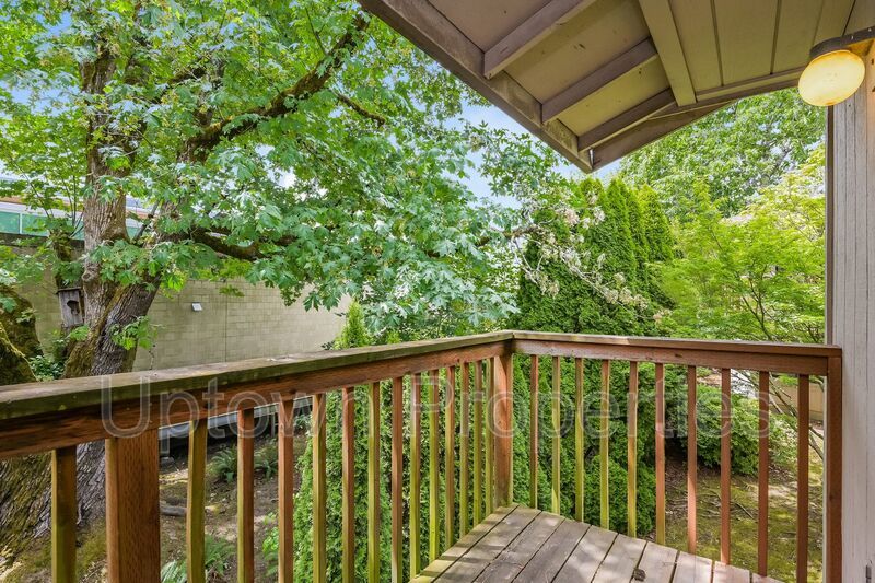 Hillsdale/OHSU 2-bed 1.5-bath Townhome style duplex + W/D + Parking included! property image