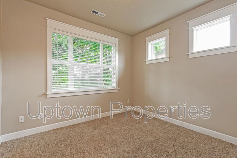 3BD 2.5BA + Loft +  Tri Level Townhouse w/Garage + AC + Balcony + Washer/Dryer property image