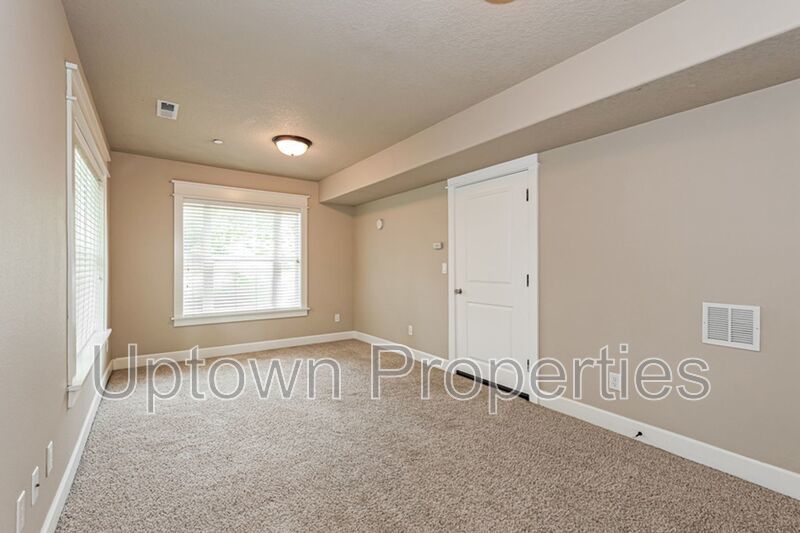 3BD 2.5BA + Loft +  Tri Level Townhouse w/Garage + AC + Balcony + Washer/Dryer property image