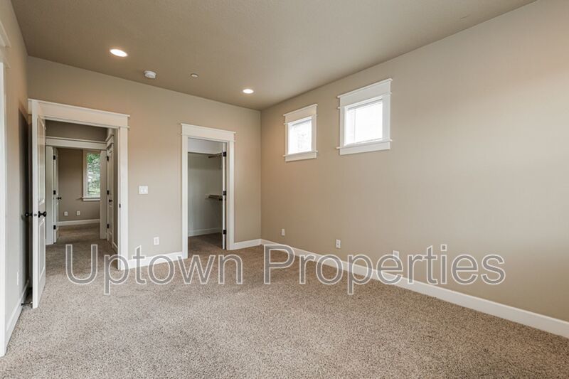 3BD 2.5BA + Loft +  Tri Level Townhouse w/Garage + AC + Balcony + Washer/Dryer property image