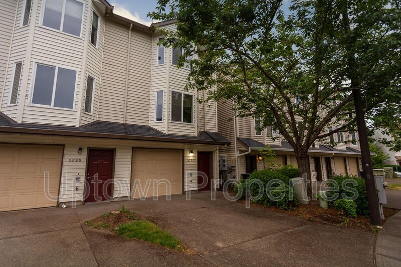 3-Story Triplex Unit in Beaverton property image