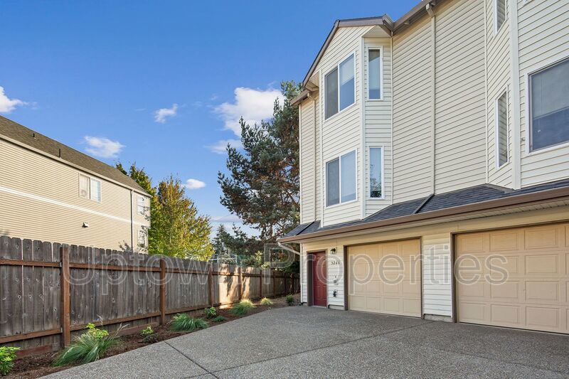 3-Story Triplex Unit in Beaverton property image