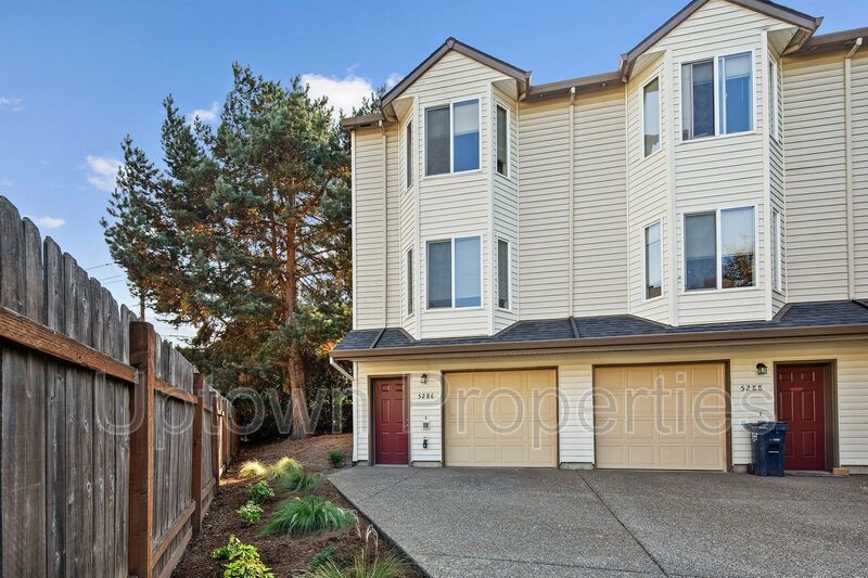 3-Story Triplex Unit in Beaverton property image