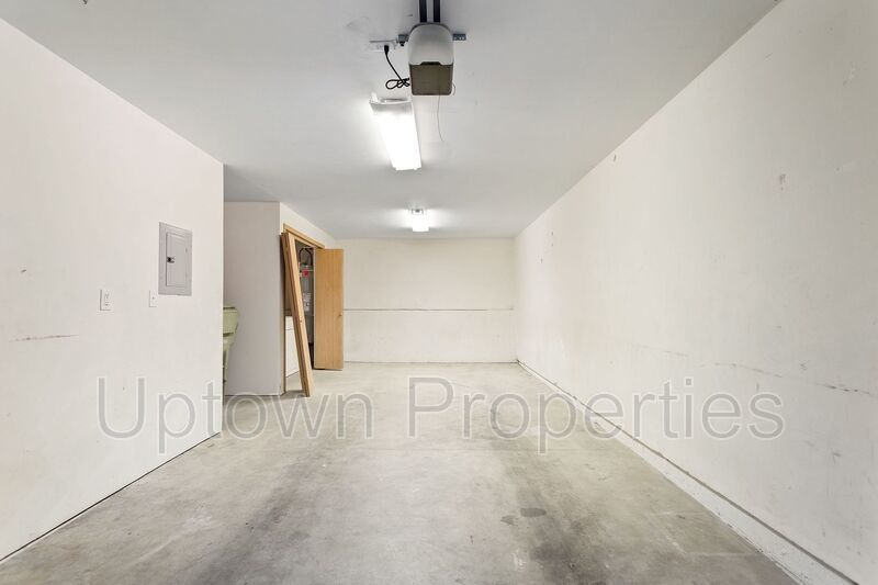 3-Story Triplex Unit in Beaverton property image