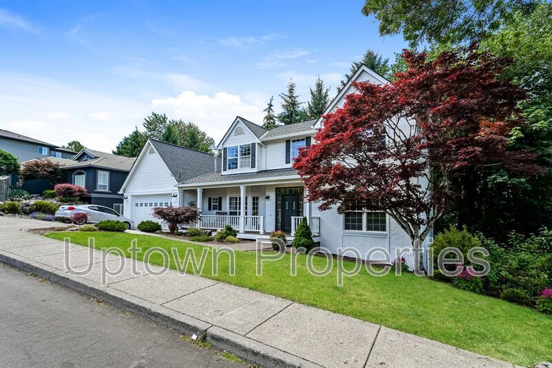 3 Bed 2.5 Bth Upper Floor Unit + A/C + Fireplace + Large Deck property image