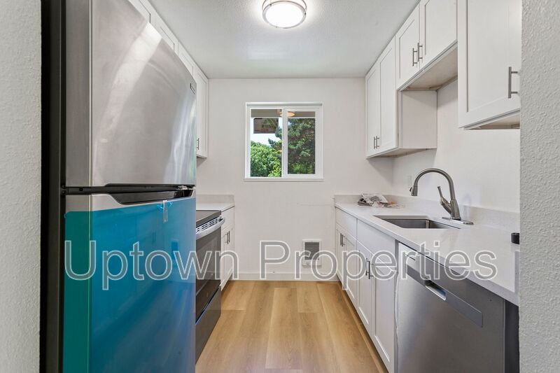 Fully Renovated Upstairs 2-bedroom/1-bath with Washer and Dryer in unit! property image