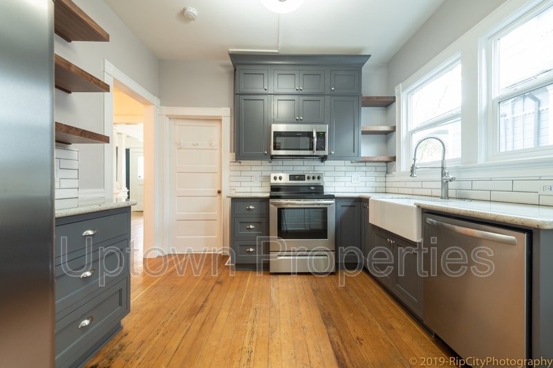 Charming and Spacious  2-Bed 1 bath + W/D +  Wood Floors + Parking On Site in Portland’s Coveted NW District property image