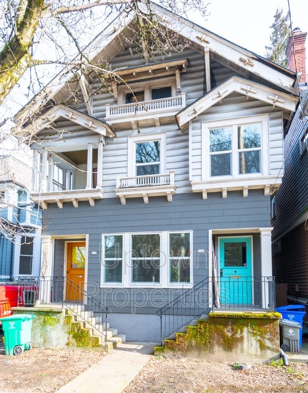 Charming and Spacious  2-Bed 1 bath + W/D +  Wood Floors + Parking On Site in Portland’s Coveted NW District property image