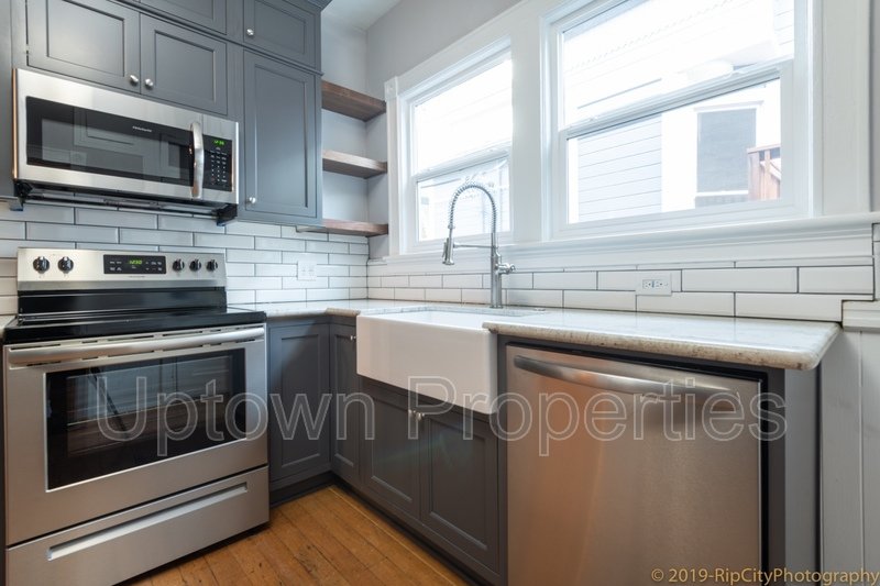 Charming and Spacious  2-Bed 1 bath + W/D +  Wood Floors + Parking On Site in Portland’s Coveted NW District property image