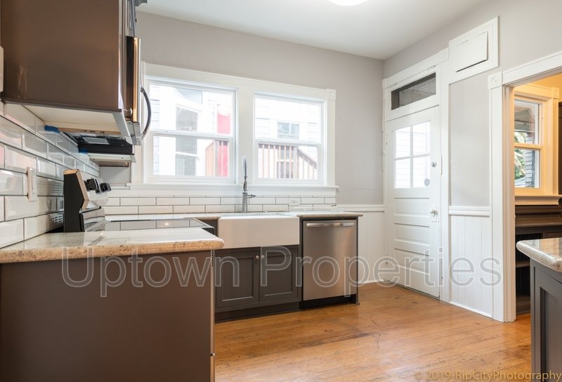 Charming and Spacious  2-Bed 1 bath + W/D +  Wood Floors + Parking On Site in Portland’s Coveted NW District property image